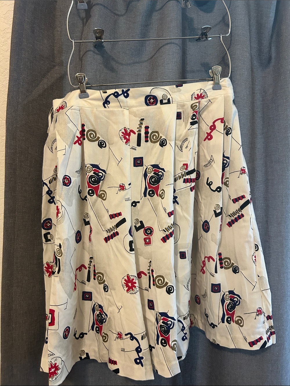 Vintage Women's Cream A-Line Shorts with Navy & Red Abstract Print